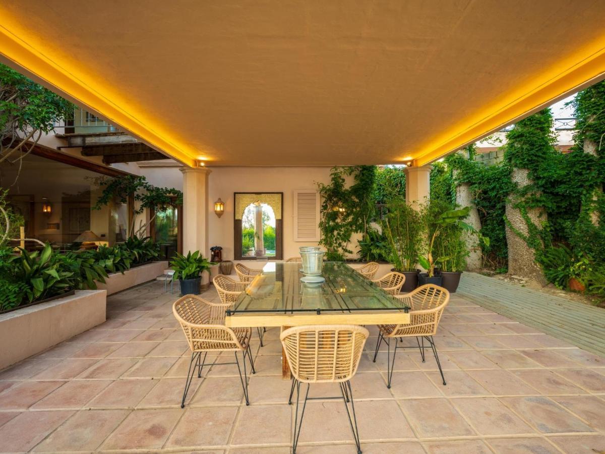 Character Filled With Mature Garden Holiday home