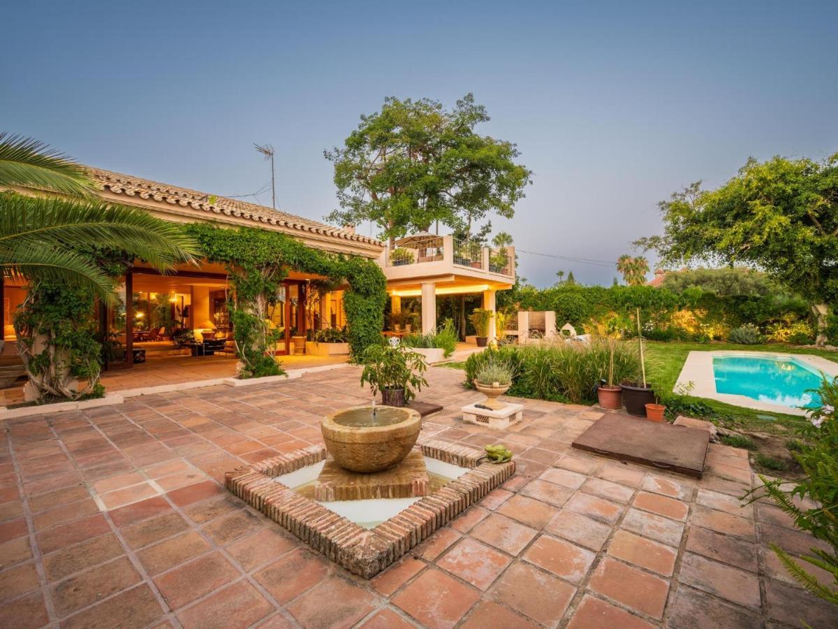 Character Filled With Mature Garden Holiday home *
