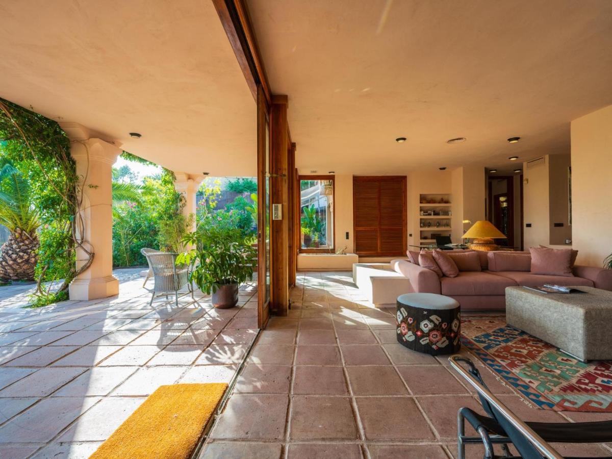 Character Filled With Mature Garden Holiday home