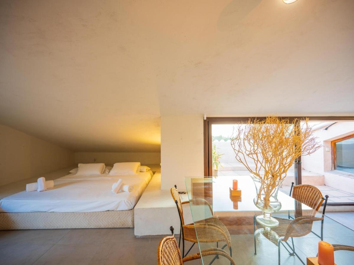 Character Filled With Mature Garden Holiday home *