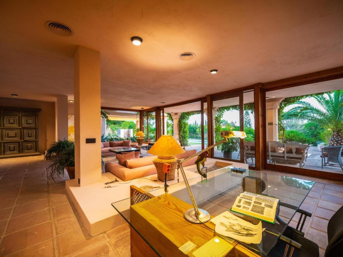 Character Filled With Mature Garden Holiday home