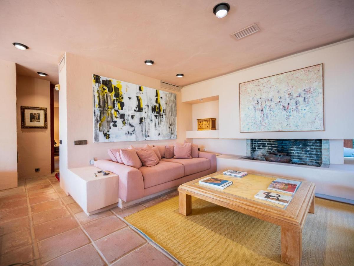 Character Filled With Mature Garden Holiday home *