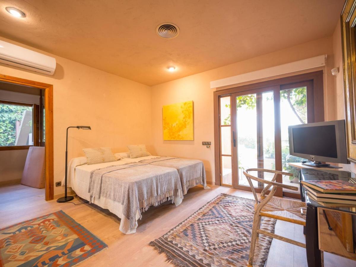 Character Filled With Mature Garden Holiday home
