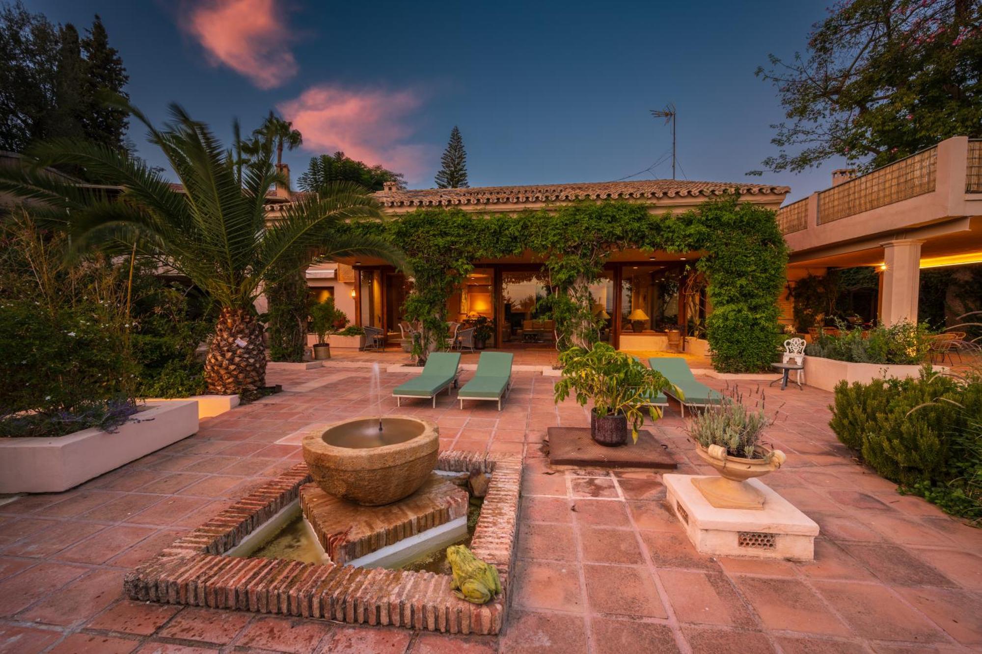 Character Filled With Mature Garden Holiday home