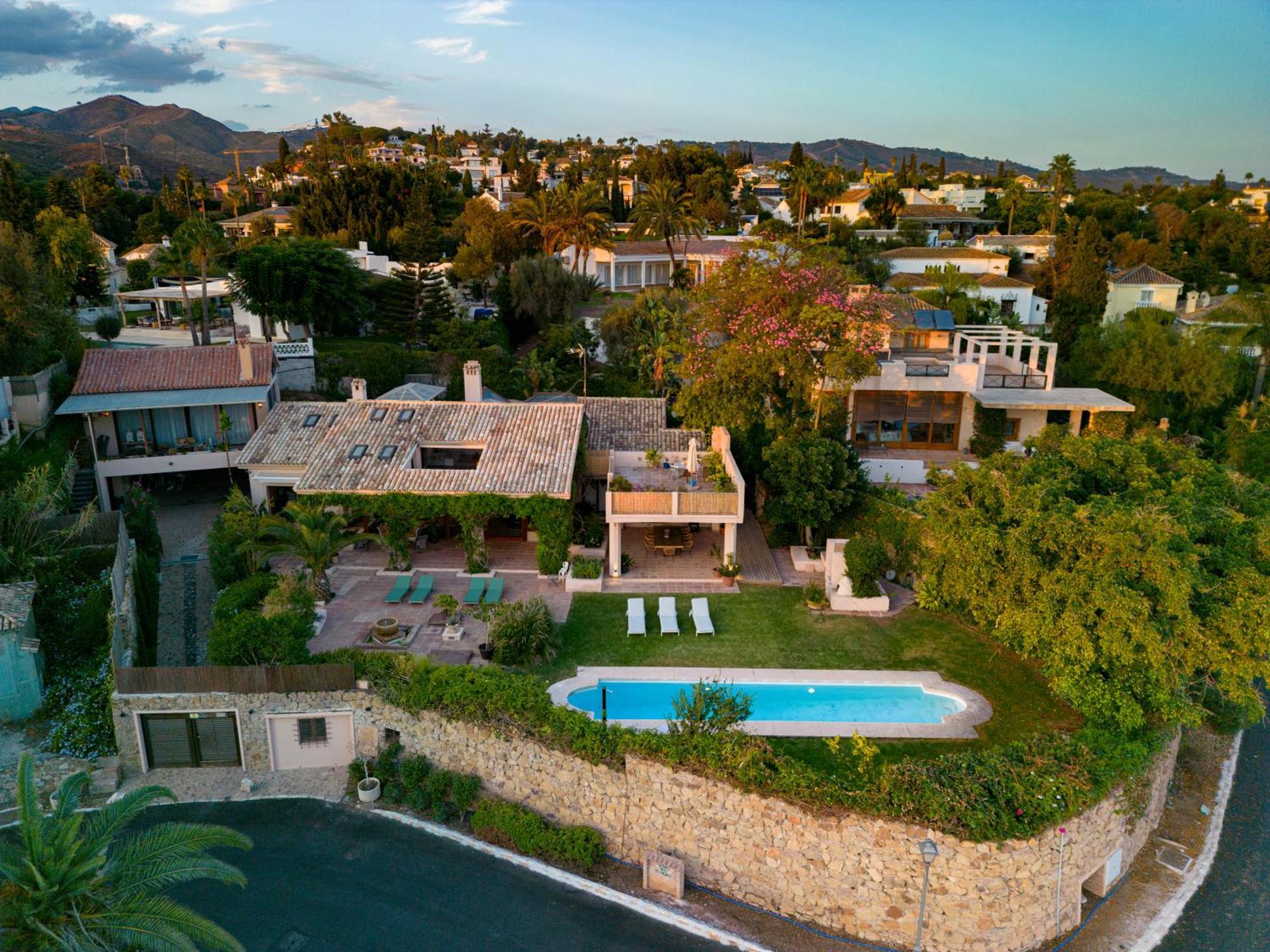 Character Filled With Mature Garden Holiday home