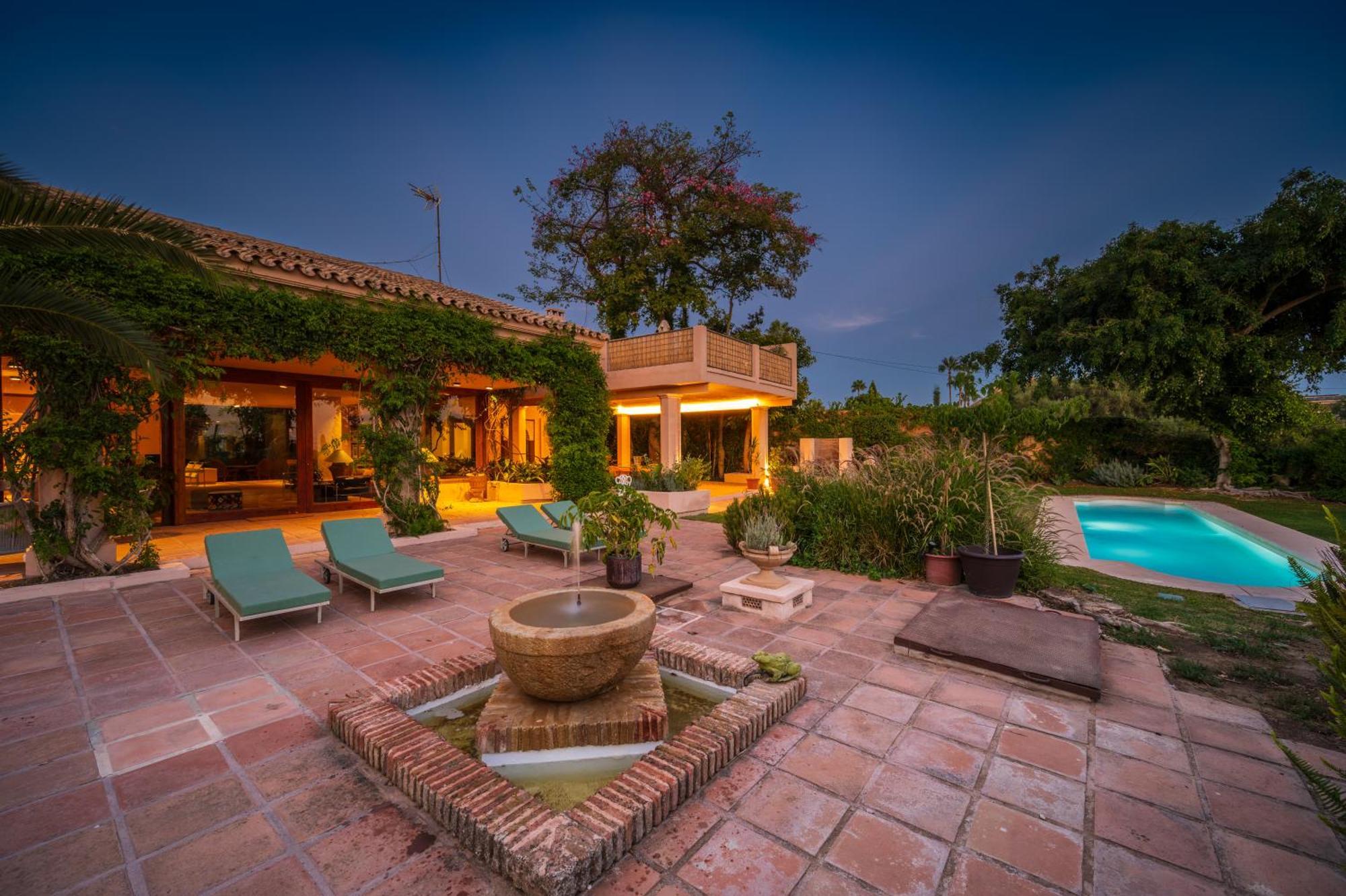 Character Filled With Mature Garden Holiday home
